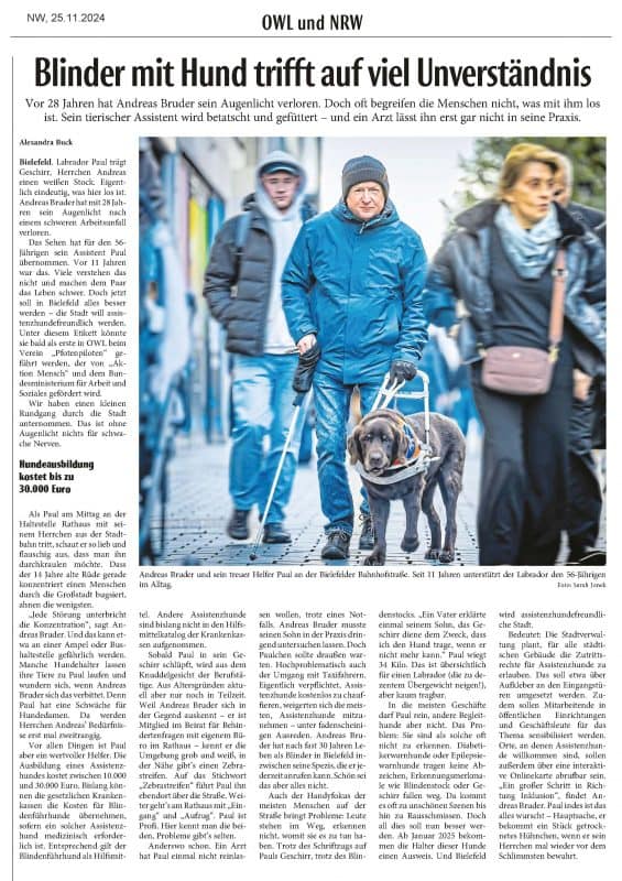 Bild des Zeitungsartikels mit einem Mann mit Blindenführhund. Der Artikel nimmt Erfahrungsberichte zum Anlass, über Kampagne „Assistenzhundfreundliche Kommune“ zu berichten.